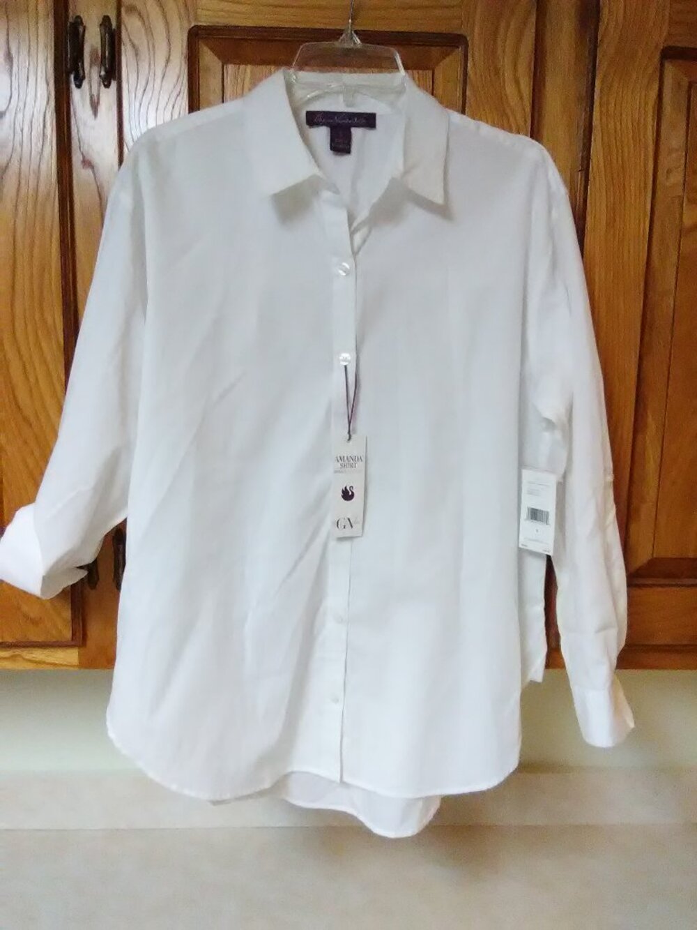 NWT Gloria Vanderbilt Amanda shirt top - small - vintage white - wrinkle resist